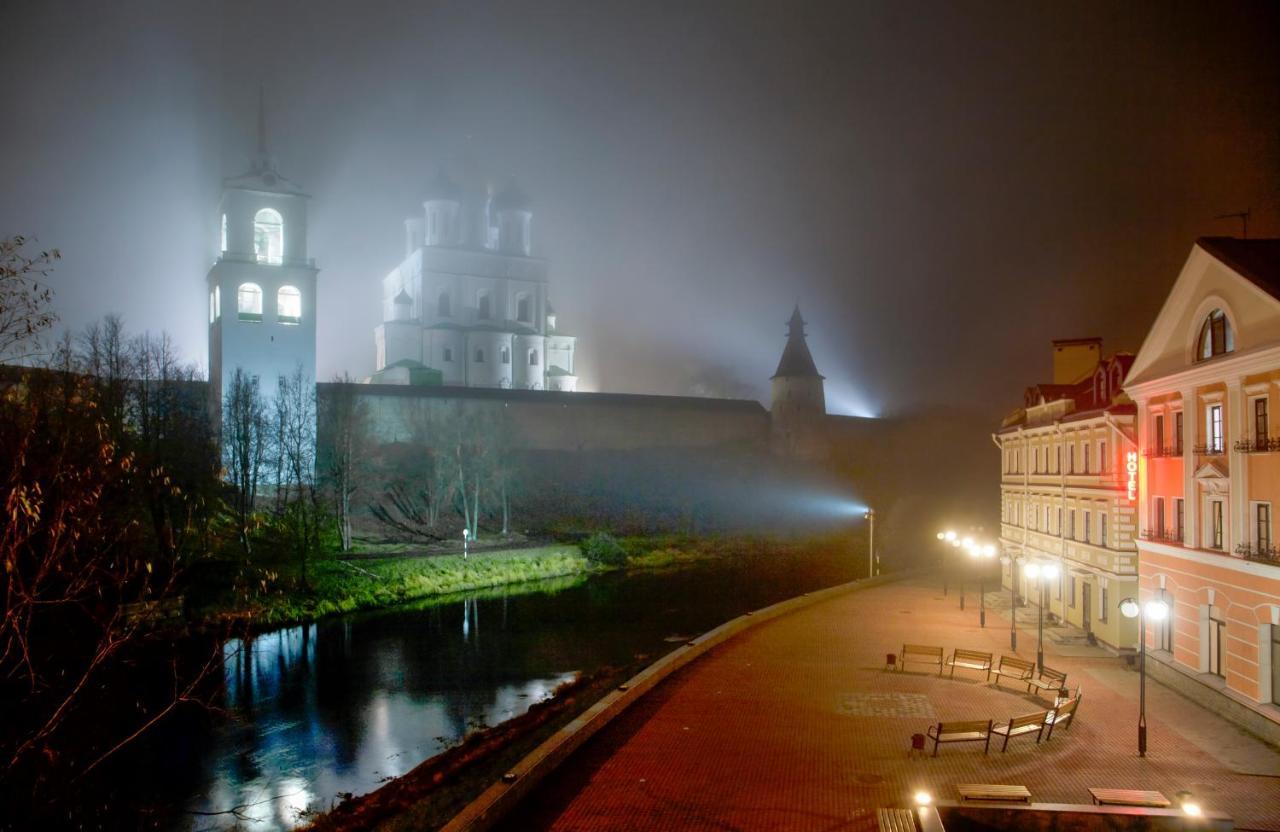 Golden Embankment Hotell Pskov Eksteriør bilde